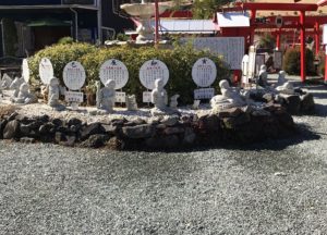 宝来宝来神社境内干支（阿蘇宝くじが当たる神社）
